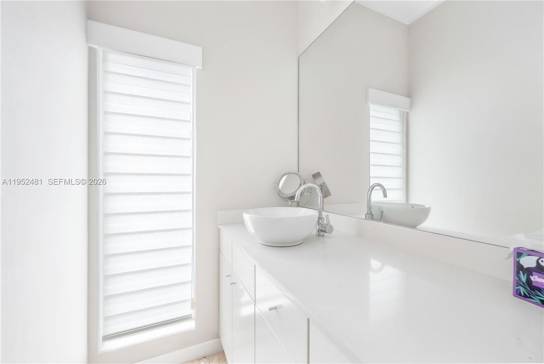 Recently Rented: $6,250 (3 beds, 2 baths, 2670 Square Feet)