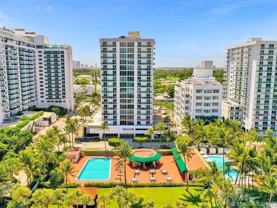 Recently Sold: $585,000 (2 beds, 2 baths, 1368 Square Feet)