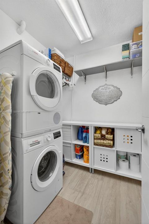 Vendido Recientemente: $1,499,999 (3 camas, 4 baños, 2536 Pies cuadrados)