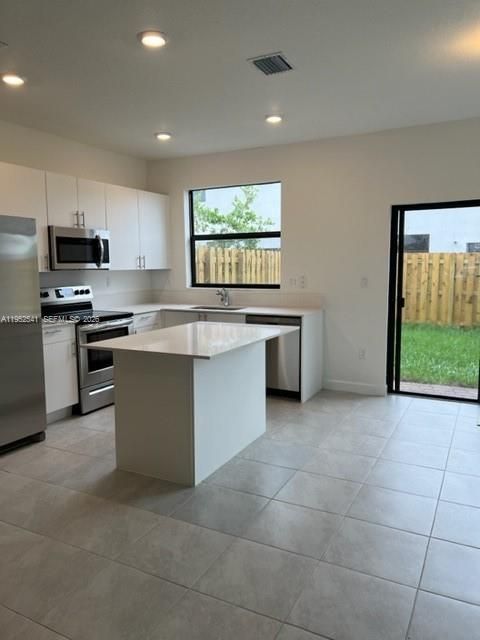 For Sale: $440,000 (3 beds, 3 baths, 1368 Square Feet)