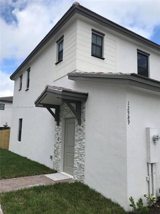 For Sale: $440,000 (3 beds, 3 baths, 1368 Square Feet)