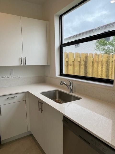 For Sale: $440,000 (3 beds, 3 baths, 1368 Square Feet)
