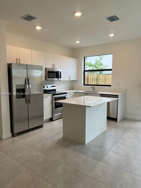 For Sale: $440,000 (3 beds, 3 baths, 1368 Square Feet)