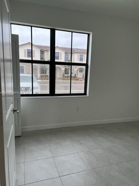 For Sale: $440,000 (3 beds, 3 baths, 1368 Square Feet)