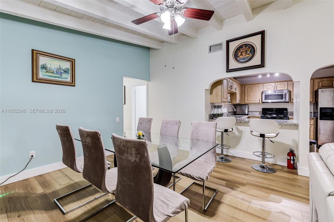 На продажу: $389,900 (3 спален, 2 ванн, 1540 Квадратных фут)