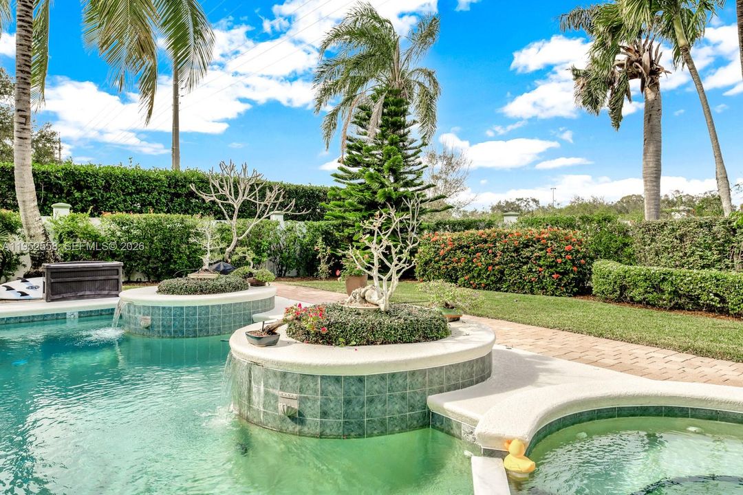 Vendido Recientemente: $969,000 (3 camas, 3 baños, 2730 Pies cuadrados)
