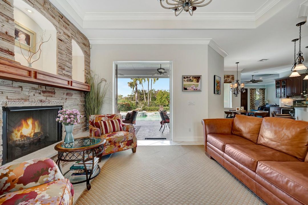 Vendido Recientemente: $969,000 (3 camas, 3 baños, 2730 Pies cuadrados)
