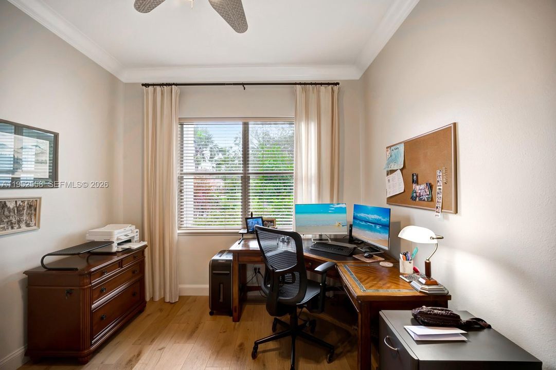 Vendido Recientemente: $969,000 (3 camas, 3 baños, 2730 Pies cuadrados)