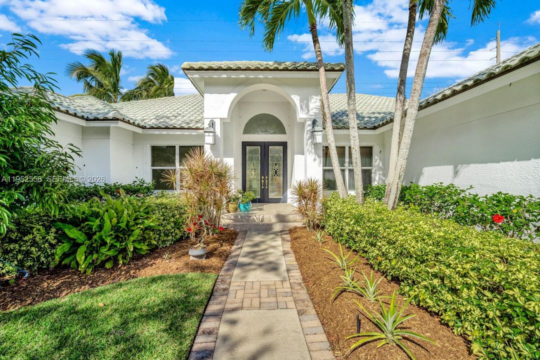 Vendido Recientemente: $969,000 (3 camas, 3 baños, 2730 Pies cuadrados)