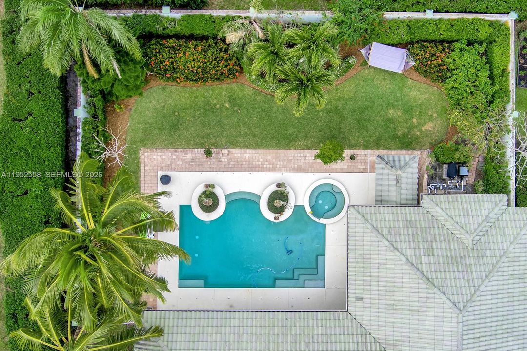 Vendido Recientemente: $969,000 (3 camas, 3 baños, 2730 Pies cuadrados)