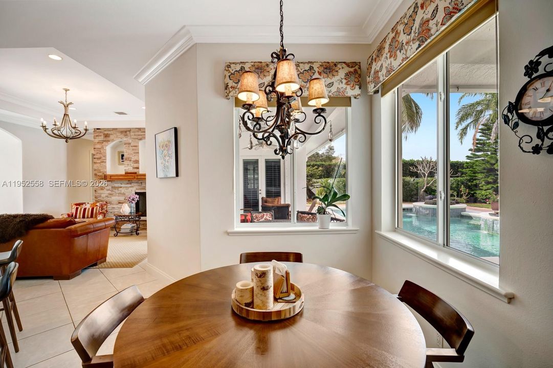 Vendido Recientemente: $969,000 (3 camas, 3 baños, 2730 Pies cuadrados)