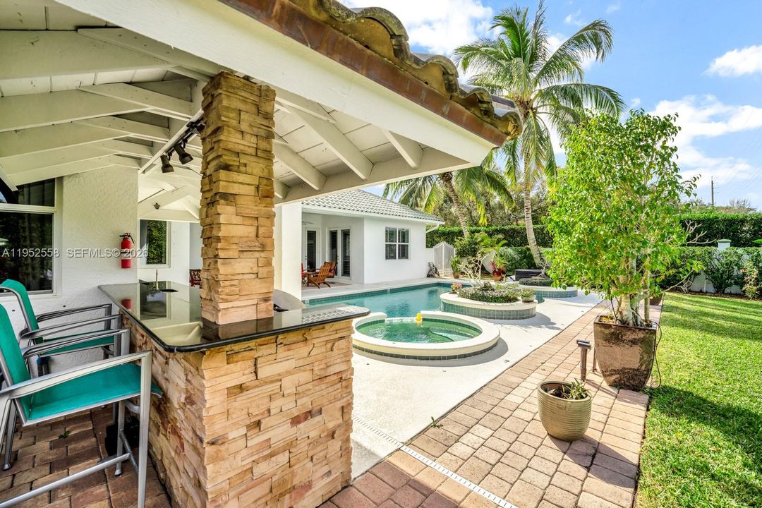 Vendido Recientemente: $969,000 (3 camas, 3 baños, 2730 Pies cuadrados)