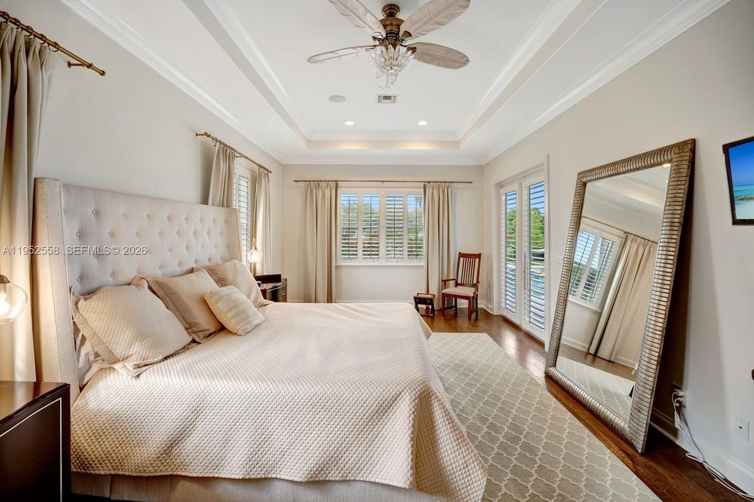 Vendido Recientemente: $969,000 (3 camas, 3 baños, 2730 Pies cuadrados)