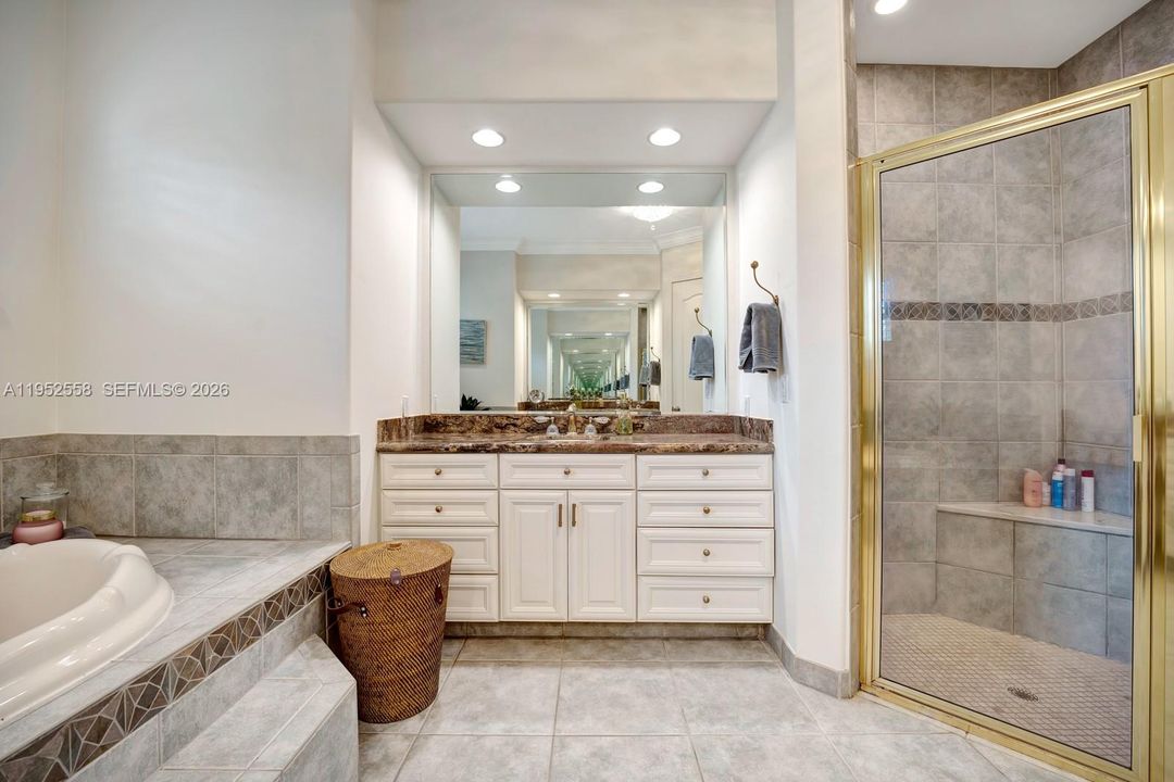 Vendido Recientemente: $969,000 (3 camas, 3 baños, 2730 Pies cuadrados)