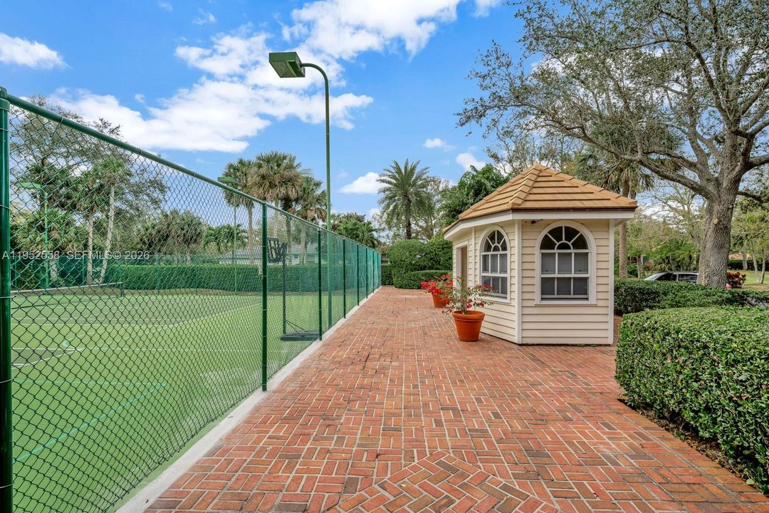Vendido Recientemente: $969,000 (3 camas, 3 baños, 2730 Pies cuadrados)