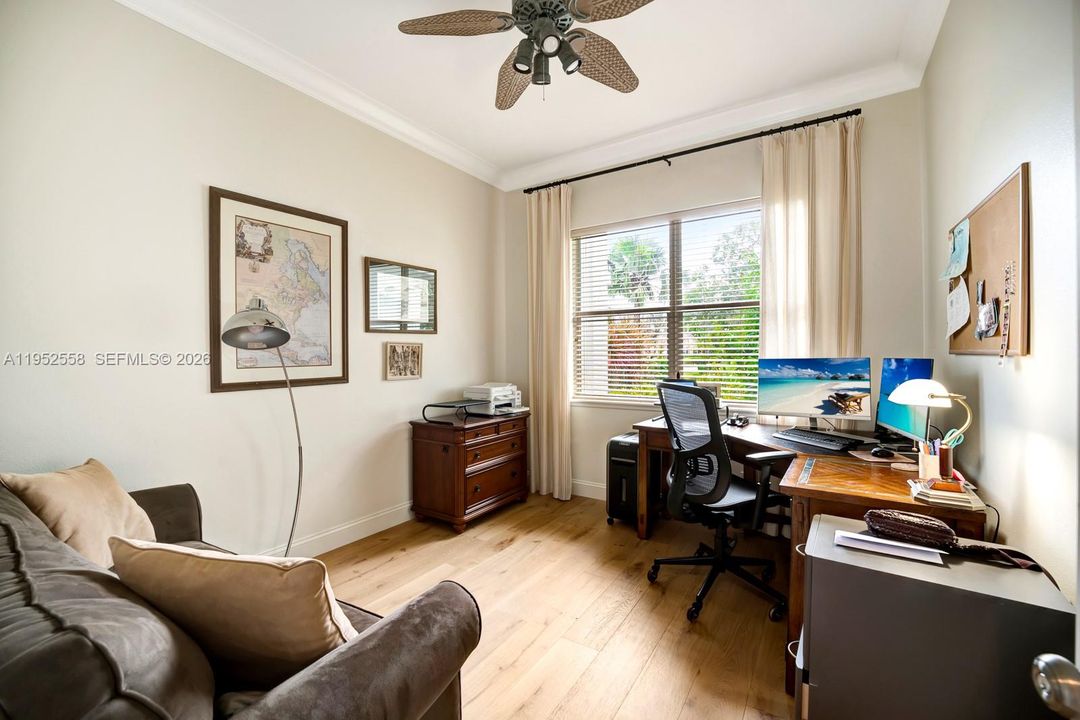 Vendido Recientemente: $969,000 (3 camas, 3 baños, 2730 Pies cuadrados)