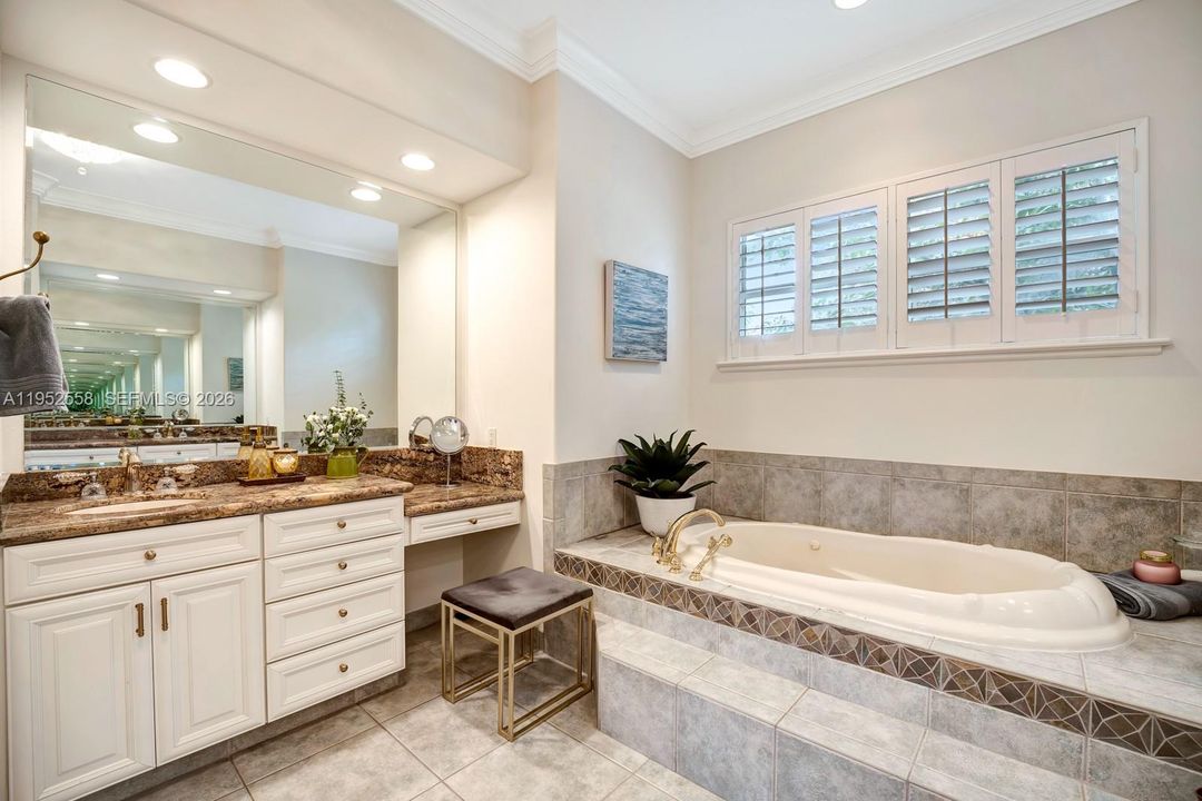 Vendido Recientemente: $969,000 (3 camas, 3 baños, 2730 Pies cuadrados)