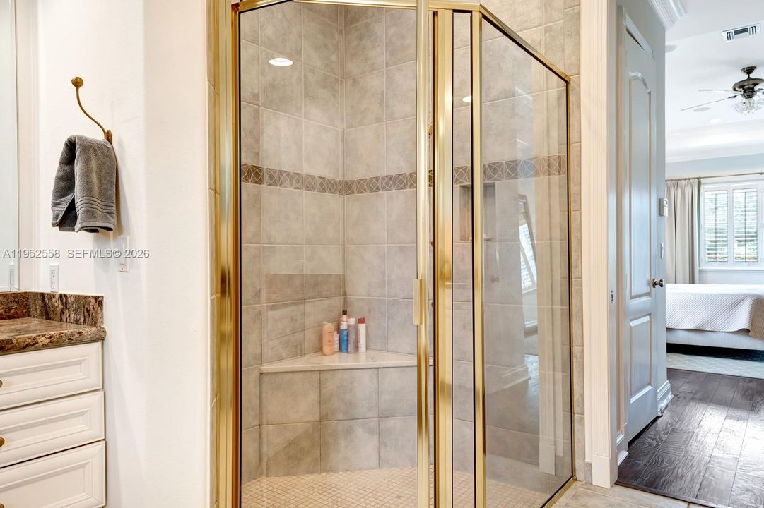 Vendido Recientemente: $969,000 (3 camas, 3 baños, 2730 Pies cuadrados)
