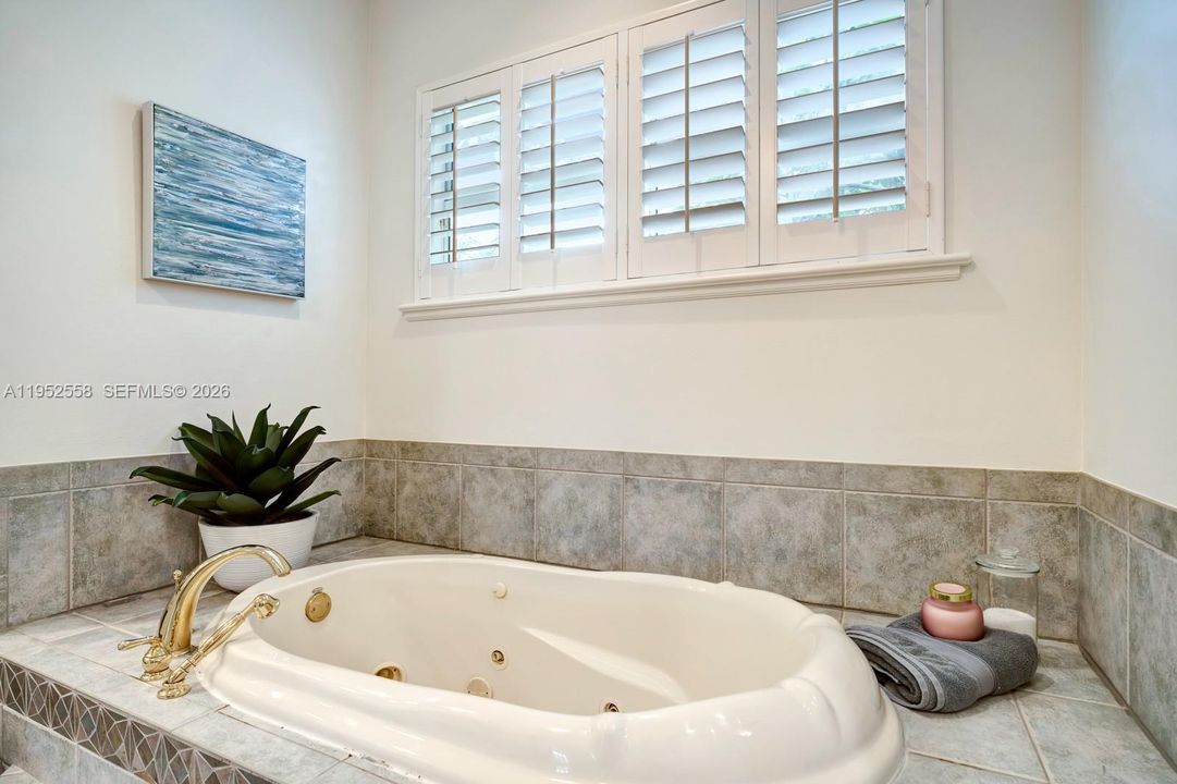 Vendido Recientemente: $969,000 (3 camas, 3 baños, 2730 Pies cuadrados)