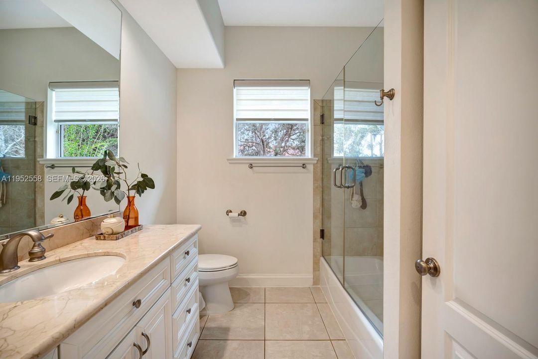 Vendido Recientemente: $969,000 (3 camas, 3 baños, 2730 Pies cuadrados)