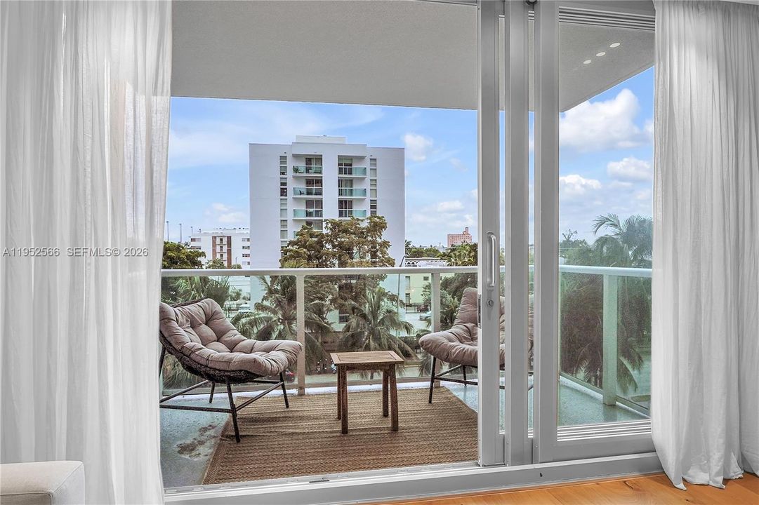 Activo con contrato: $415,000 (1 camas, 1 baños, 852 Pies cuadrados)