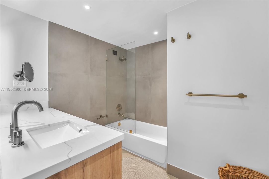 Activo con contrato: $415,000 (1 camas, 1 baños, 852 Pies cuadrados)