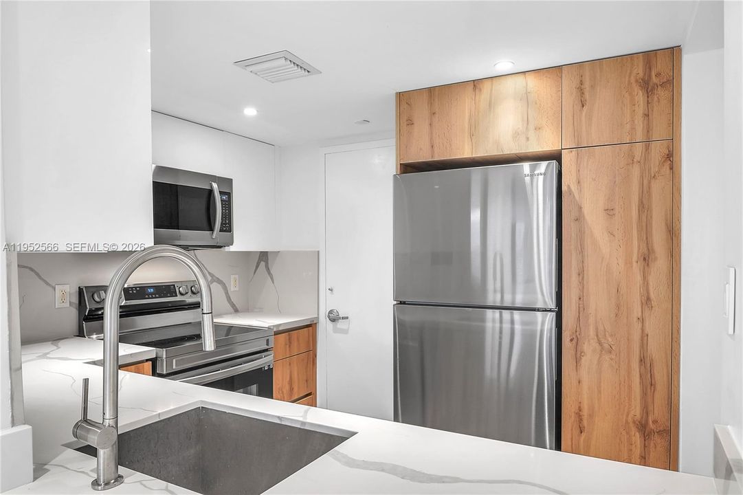 Activo con contrato: $415,000 (1 camas, 1 baños, 852 Pies cuadrados)