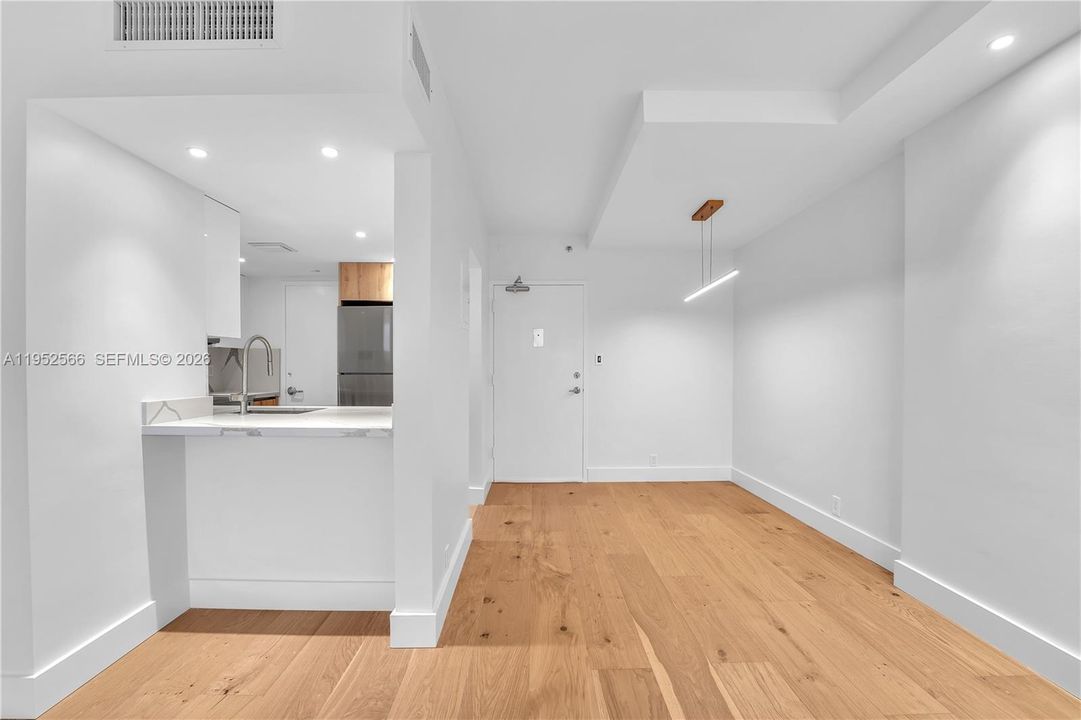 Activo con contrato: $415,000 (1 camas, 1 baños, 852 Pies cuadrados)