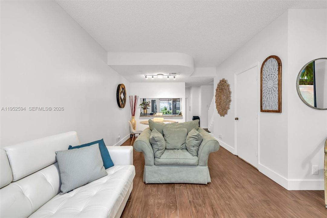 En Venta: $320,000 (2 camas, 2 baños, 1110 Pies cuadrados)