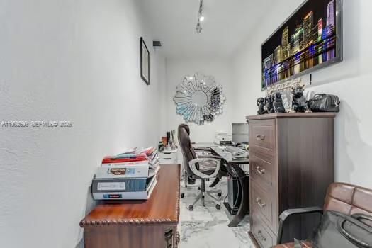 Activo con contrato: $280,000 (3 camas, 2 baños, 1612 Pies cuadrados)