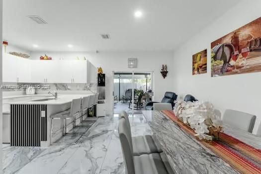 Activo con contrato: $280,000 (3 camas, 2 baños, 1612 Pies cuadrados)