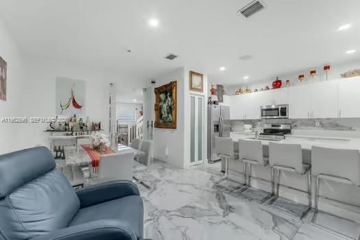 Activo con contrato: $280,000 (3 camas, 2 baños, 1612 Pies cuadrados)