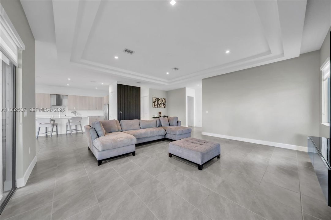 En Venta: $639,900 (4 camas, 2 baños, 3167 Pies cuadrados)