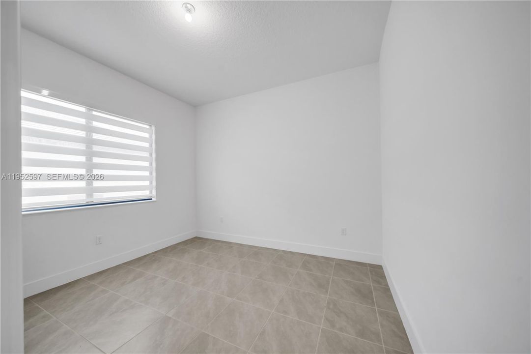 En Venta: $639,900 (4 camas, 2 baños, 3167 Pies cuadrados)
