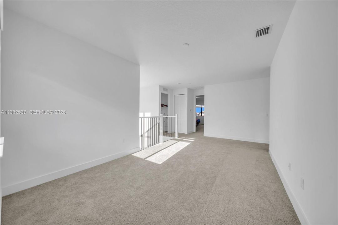 En Venta: $639,900 (4 camas, 2 baños, 3167 Pies cuadrados)
