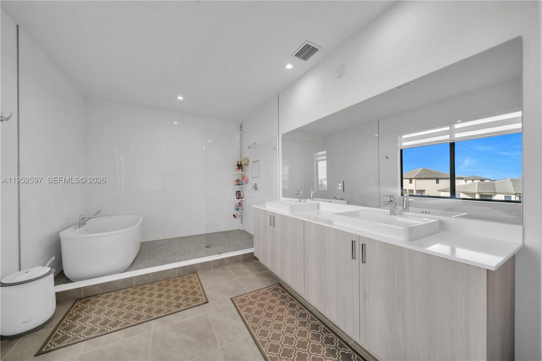 En Venta: $639,900 (4 camas, 2 baños, 3167 Pies cuadrados)