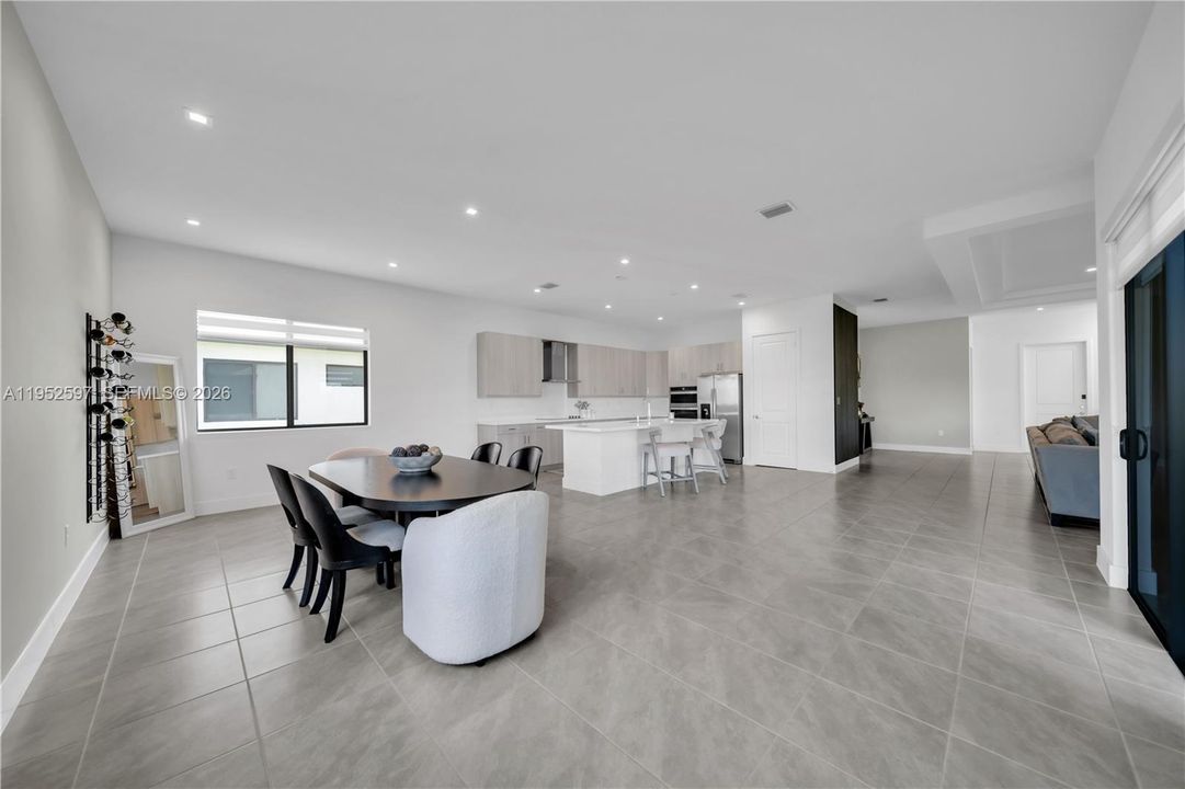 En Venta: $639,900 (4 camas, 2 baños, 3167 Pies cuadrados)