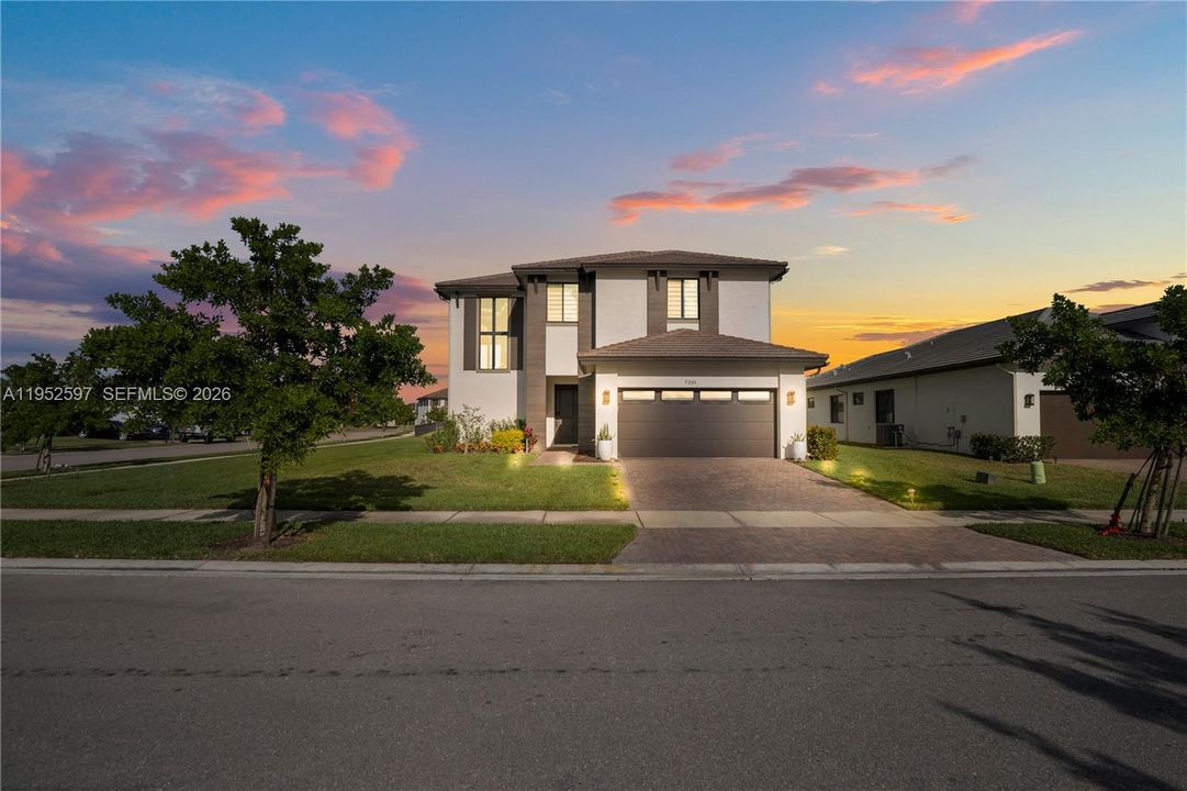 En Venta: $639,900 (4 camas, 2 baños, 3167 Pies cuadrados)
