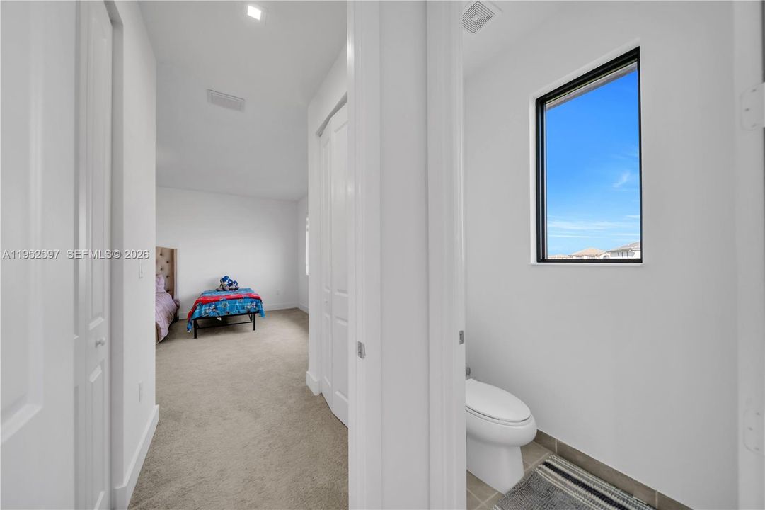 En Venta: $639,900 (4 camas, 2 baños, 3167 Pies cuadrados)