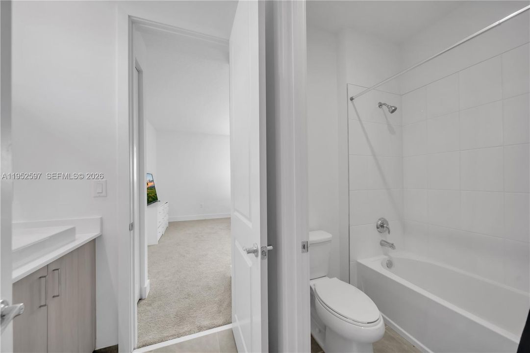En Venta: $639,900 (4 camas, 2 baños, 3167 Pies cuadrados)