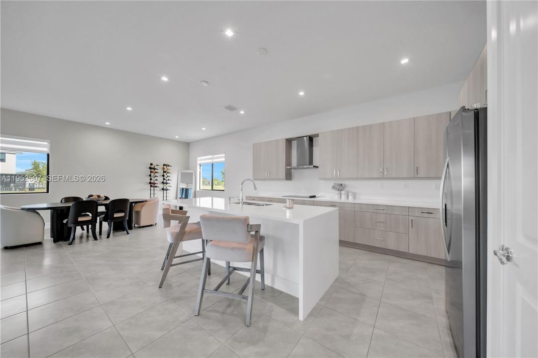 En Venta: $639,900 (4 camas, 2 baños, 3167 Pies cuadrados)