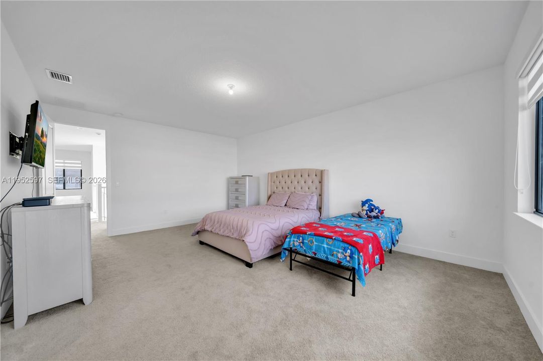 En Venta: $639,900 (4 camas, 2 baños, 3167 Pies cuadrados)