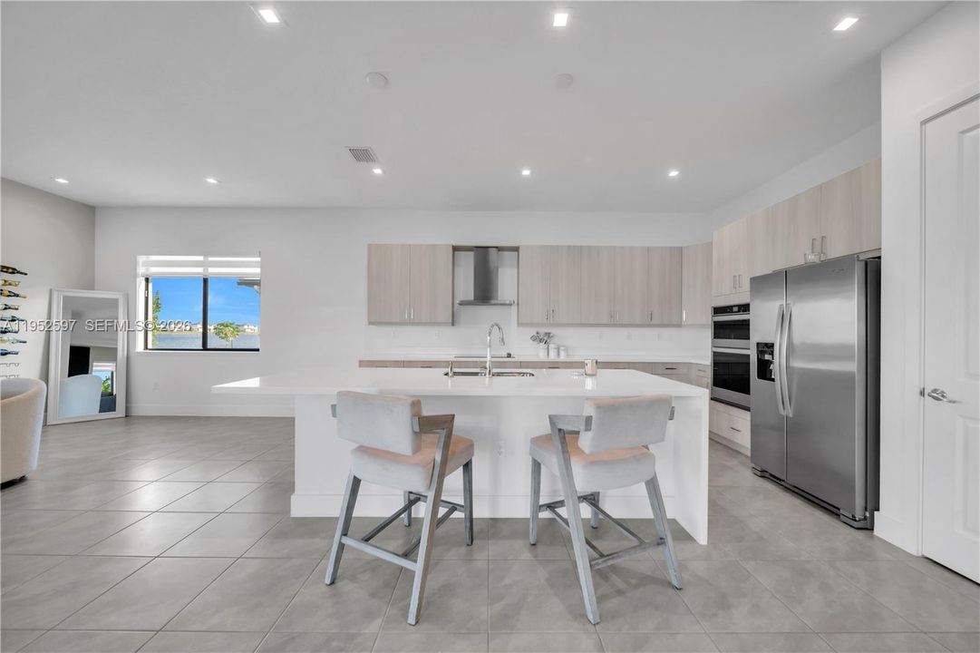 En Venta: $639,900 (4 camas, 2 baños, 3167 Pies cuadrados)