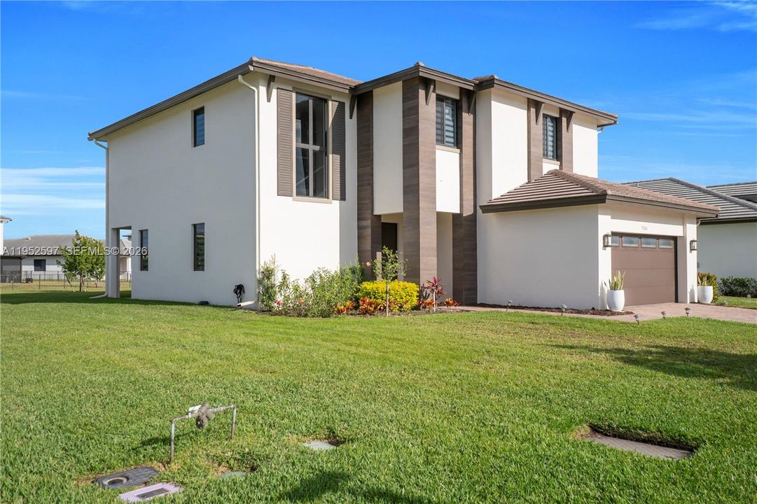 En Venta: $639,900 (4 camas, 2 baños, 3167 Pies cuadrados)