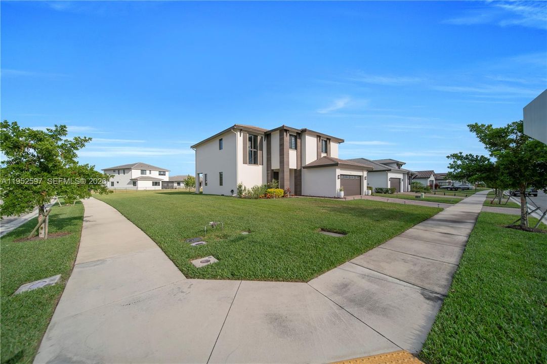 En Venta: $639,900 (4 camas, 2 baños, 3167 Pies cuadrados)