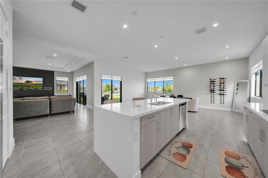 En Venta: $639,900 (4 camas, 2 baños, 3167 Pies cuadrados)