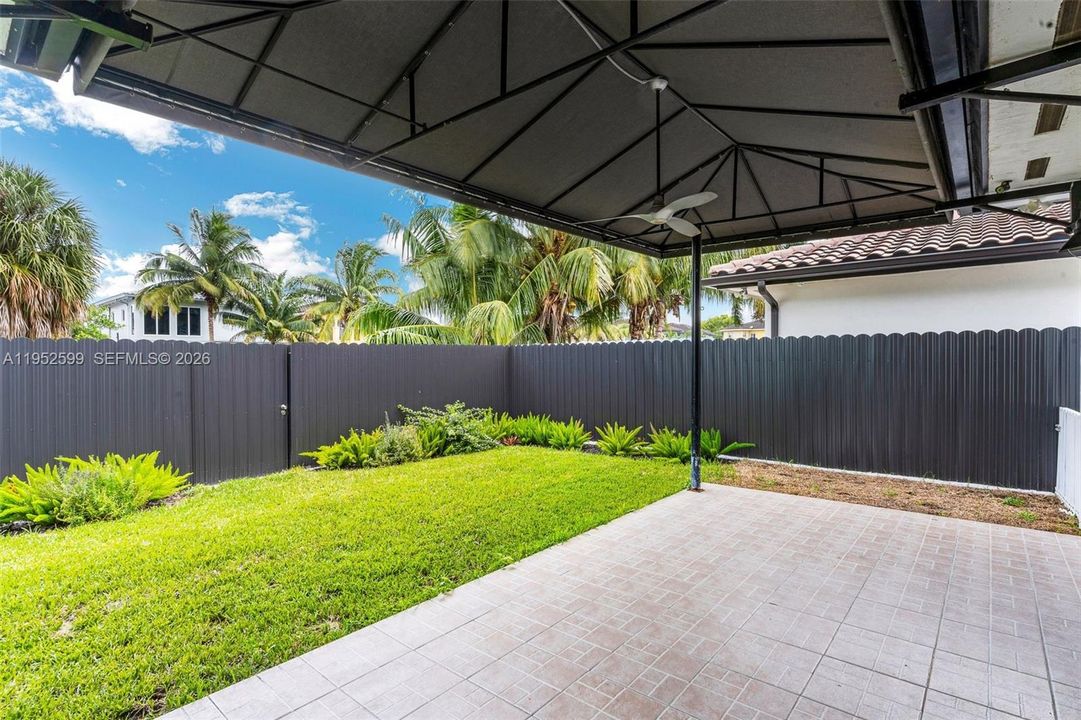 En Venta: $799,900 (3 camas, 2 baños, 2055 Pies cuadrados)