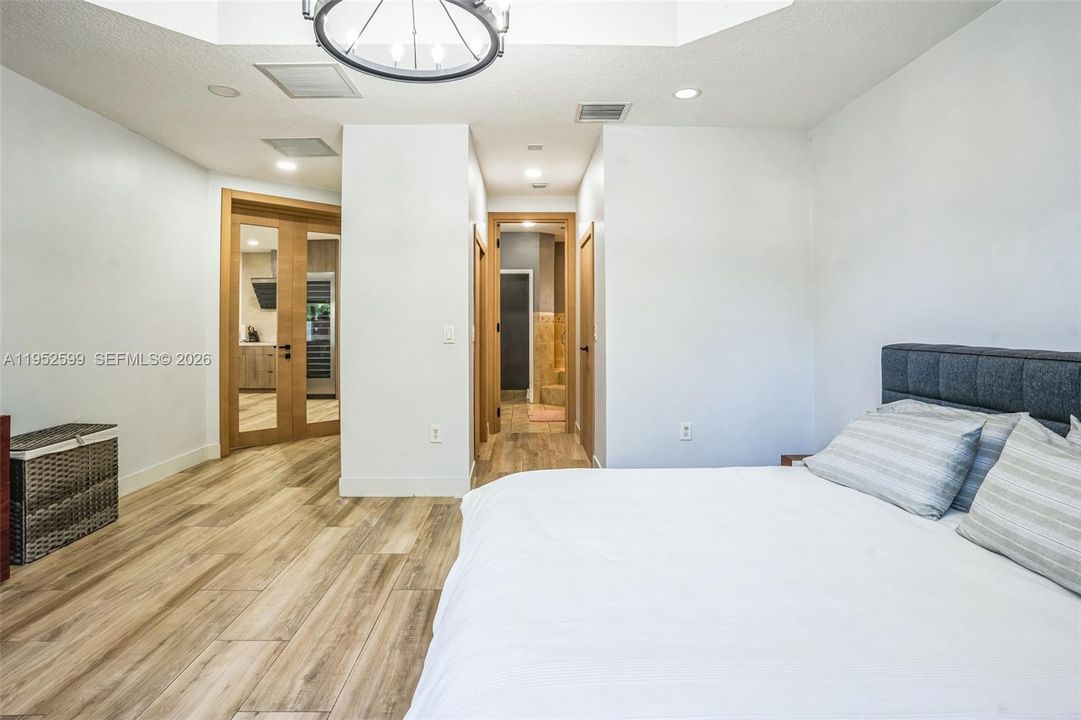 En Venta: $799,900 (3 camas, 2 baños, 2055 Pies cuadrados)