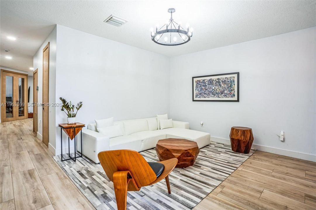 En Venta: $799,900 (3 camas, 2 baños, 2055 Pies cuadrados)