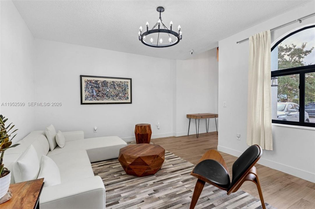 En Venta: $799,900 (3 camas, 2 baños, 2055 Pies cuadrados)